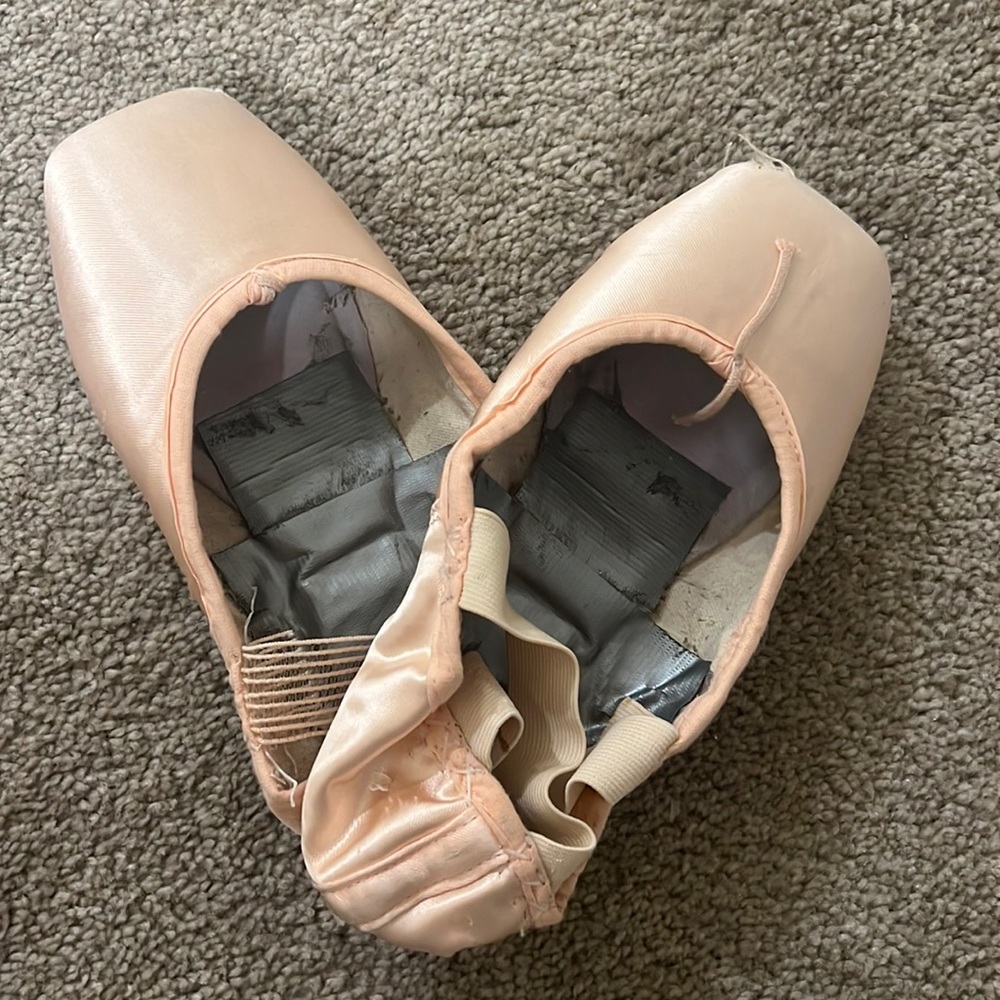 Pointe shoes for crafts